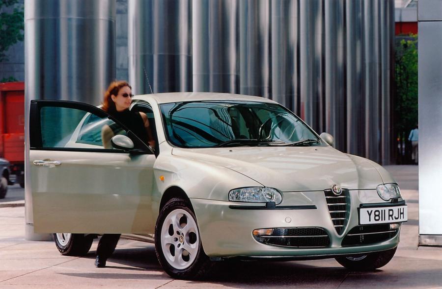  Alfa Romeo 147 5-Door (937B) 2001 года  (UK) (фото 1 из 12)